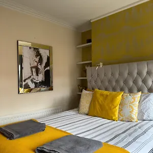 House In Lisburn Road Homestay